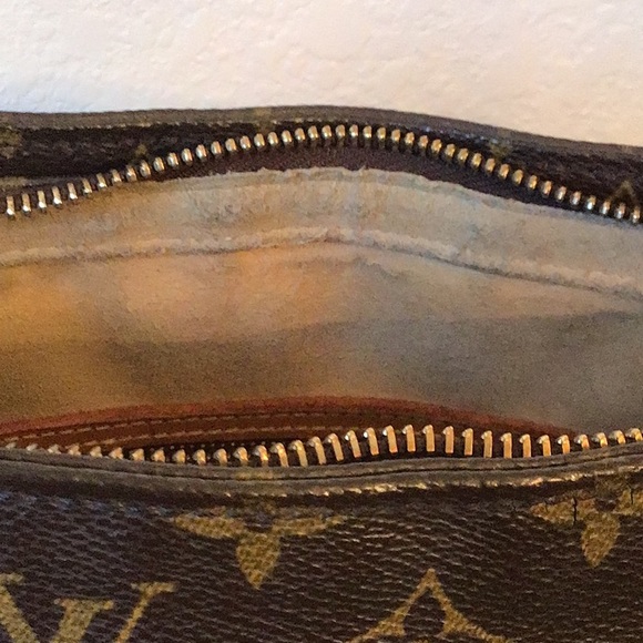 Louis Vuitton GM Looping Bag - Picture 11 of 16